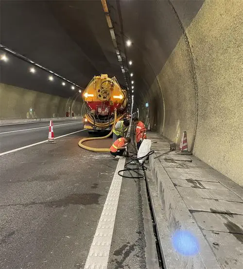 盂县隧道排水渠清淤